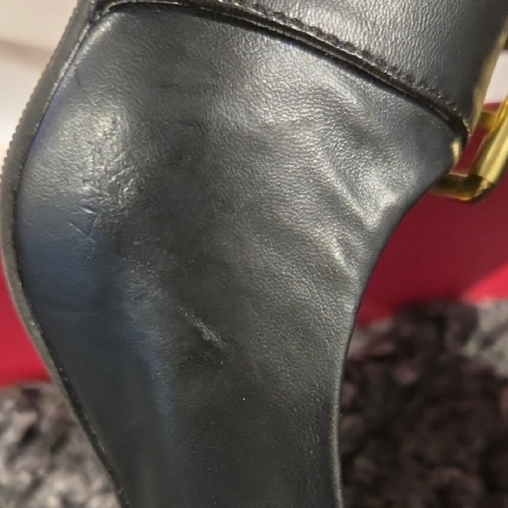 JustFab Black and Gold Heels with Elegant Design - Picture 7 of 10
